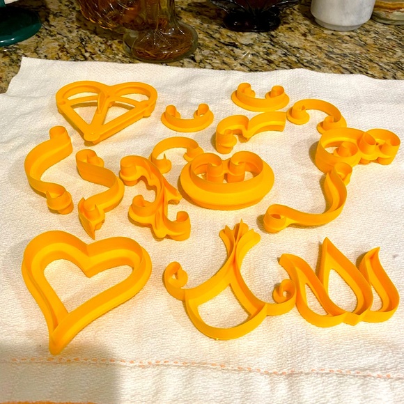 CAKE DECORATING STENCILS - Picture 2 of 2